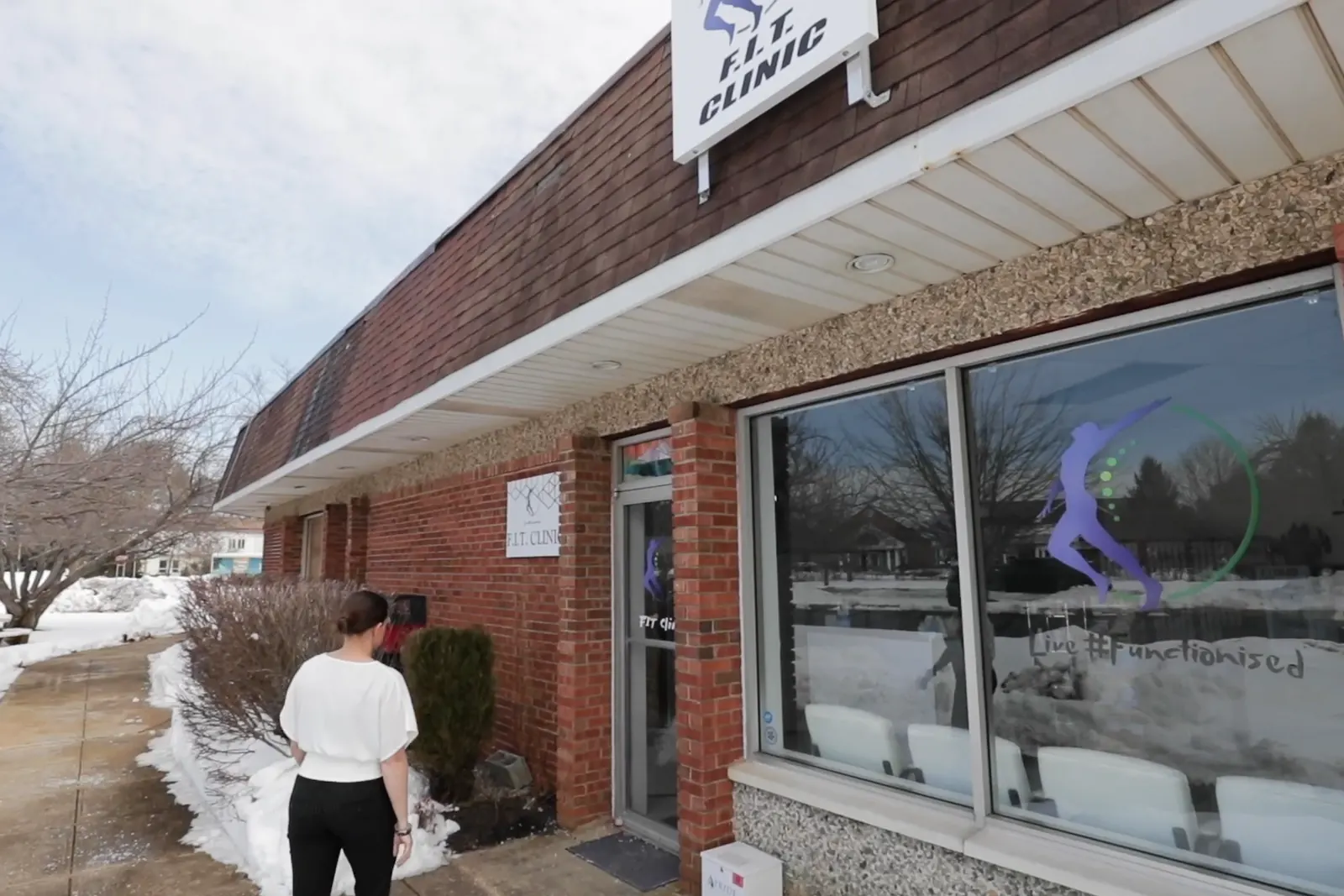 The brick front of the FIT Clinic building in Colts Neck, with the clinic sign above the walkway